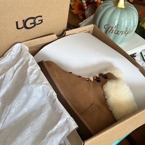 NEW IN ORIGINAL BOX UGG Classic Mini Alpine Lace Size 6 Retail $160 Chestnut
